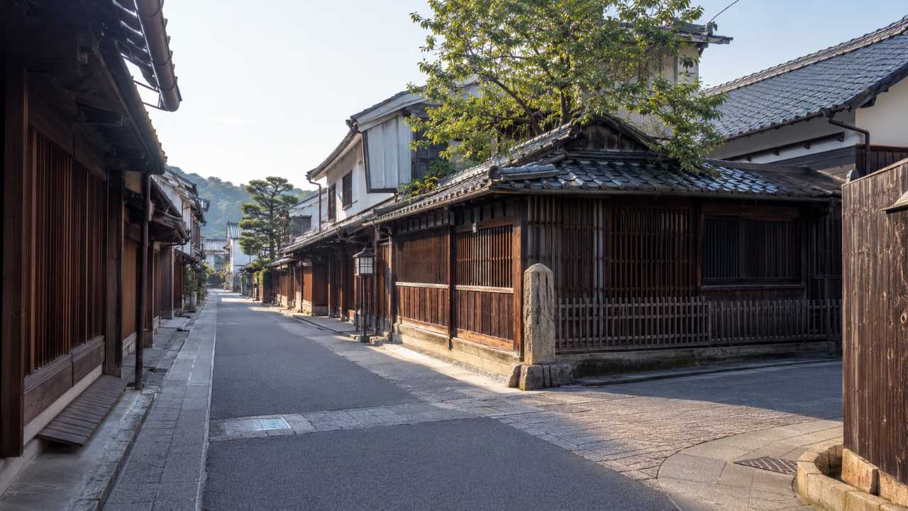 中山道の宿場町に残る桝形の道をイメージした写真風画像